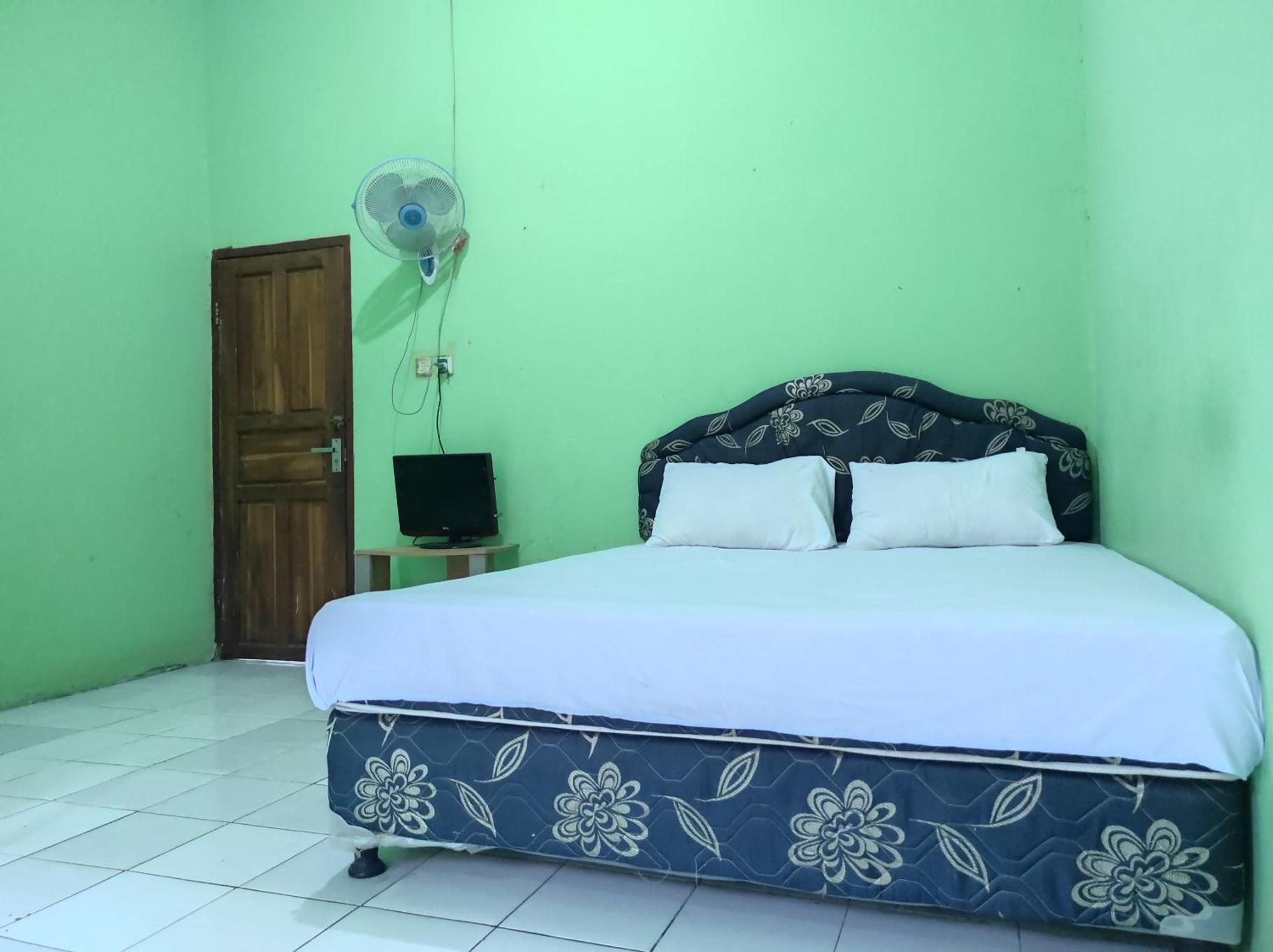 Oyo 93411 Syariah Hotel Tomborang Karema Buitenkant foto