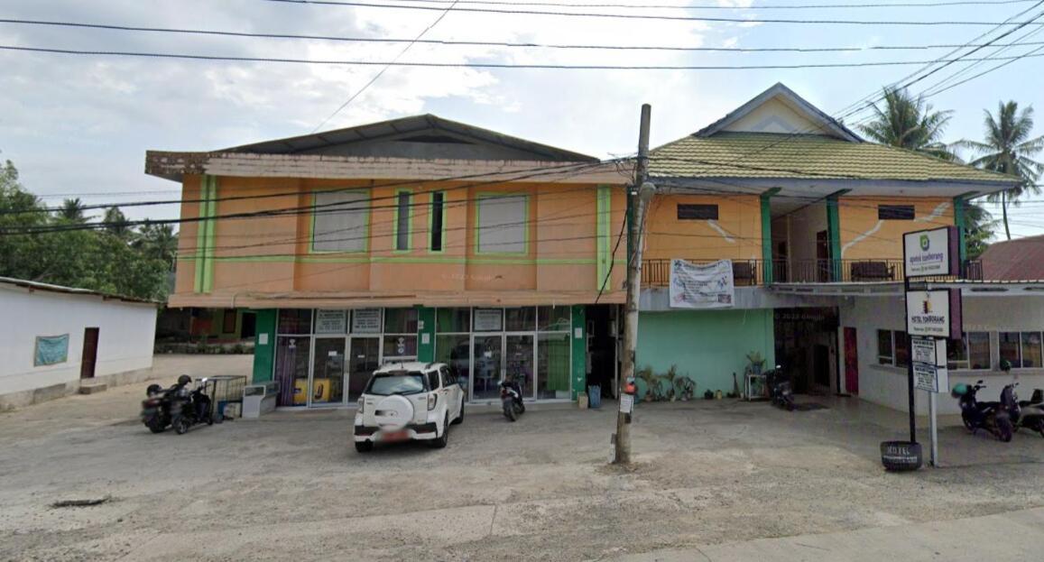 Oyo 93411 Syariah Hotel Tomborang Karema Buitenkant foto