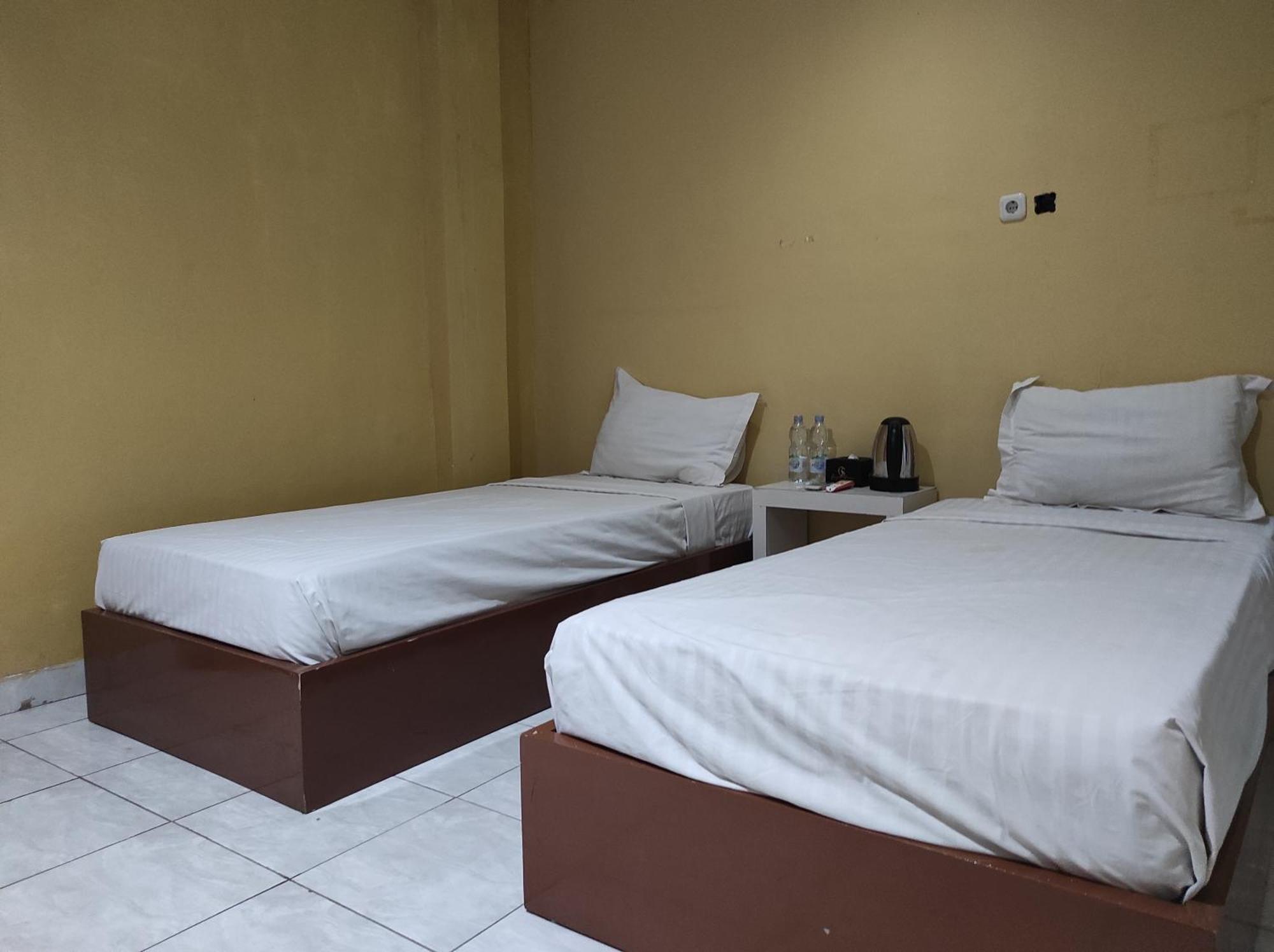Oyo 93411 Syariah Hotel Tomborang Karema Buitenkant foto
