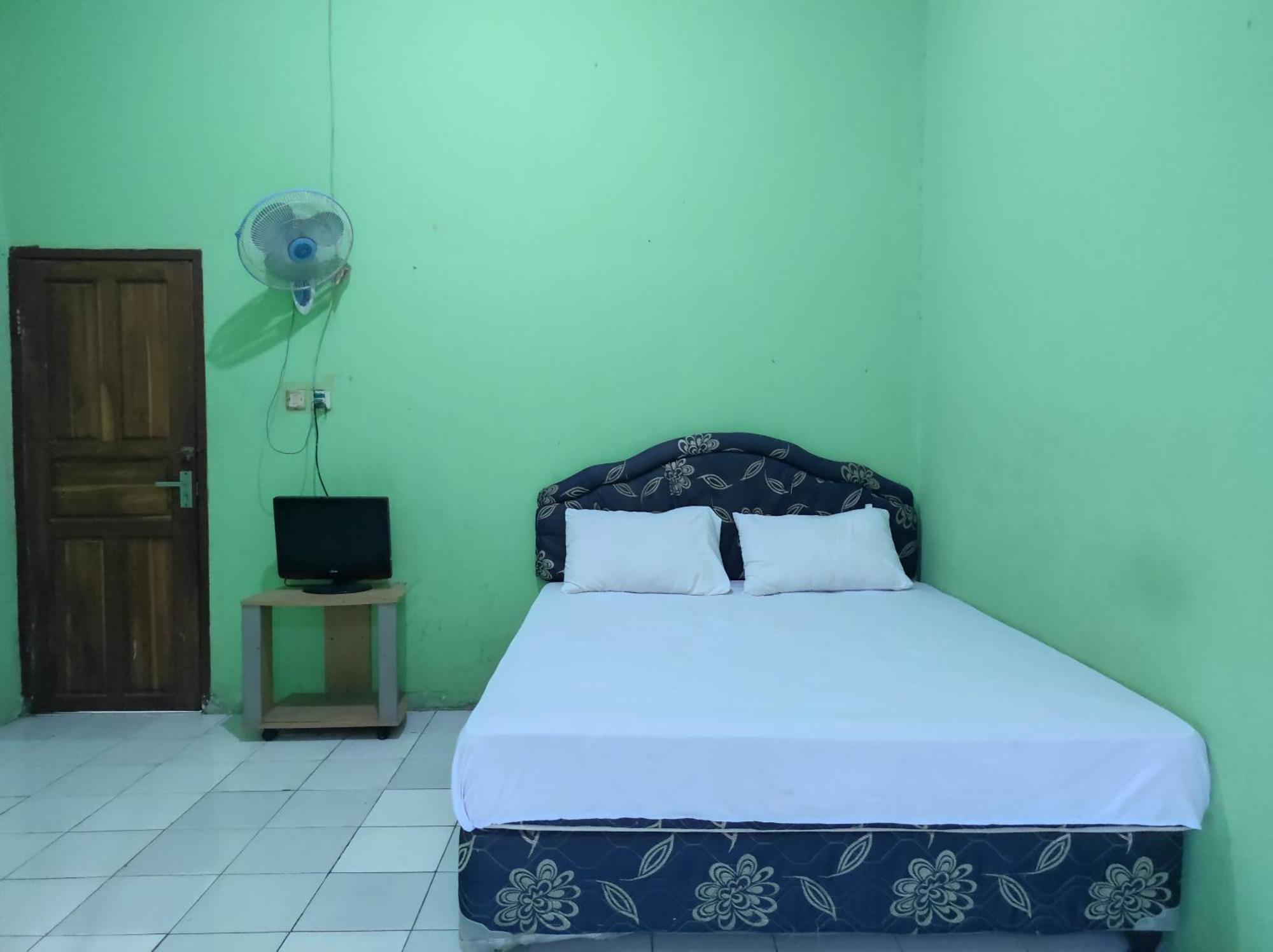 Oyo 93411 Syariah Hotel Tomborang Karema Buitenkant foto