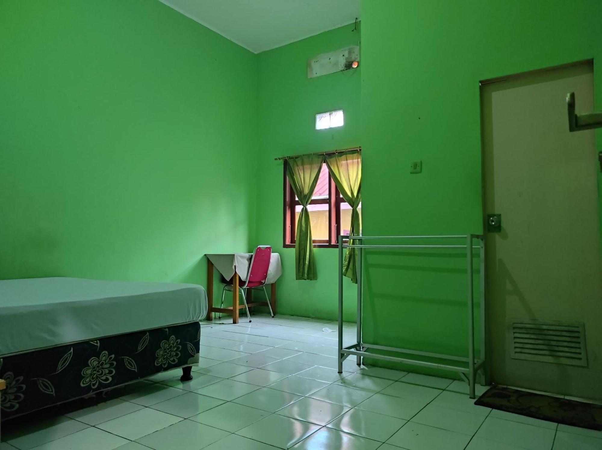 Oyo 93411 Syariah Hotel Tomborang Karema Buitenkant foto