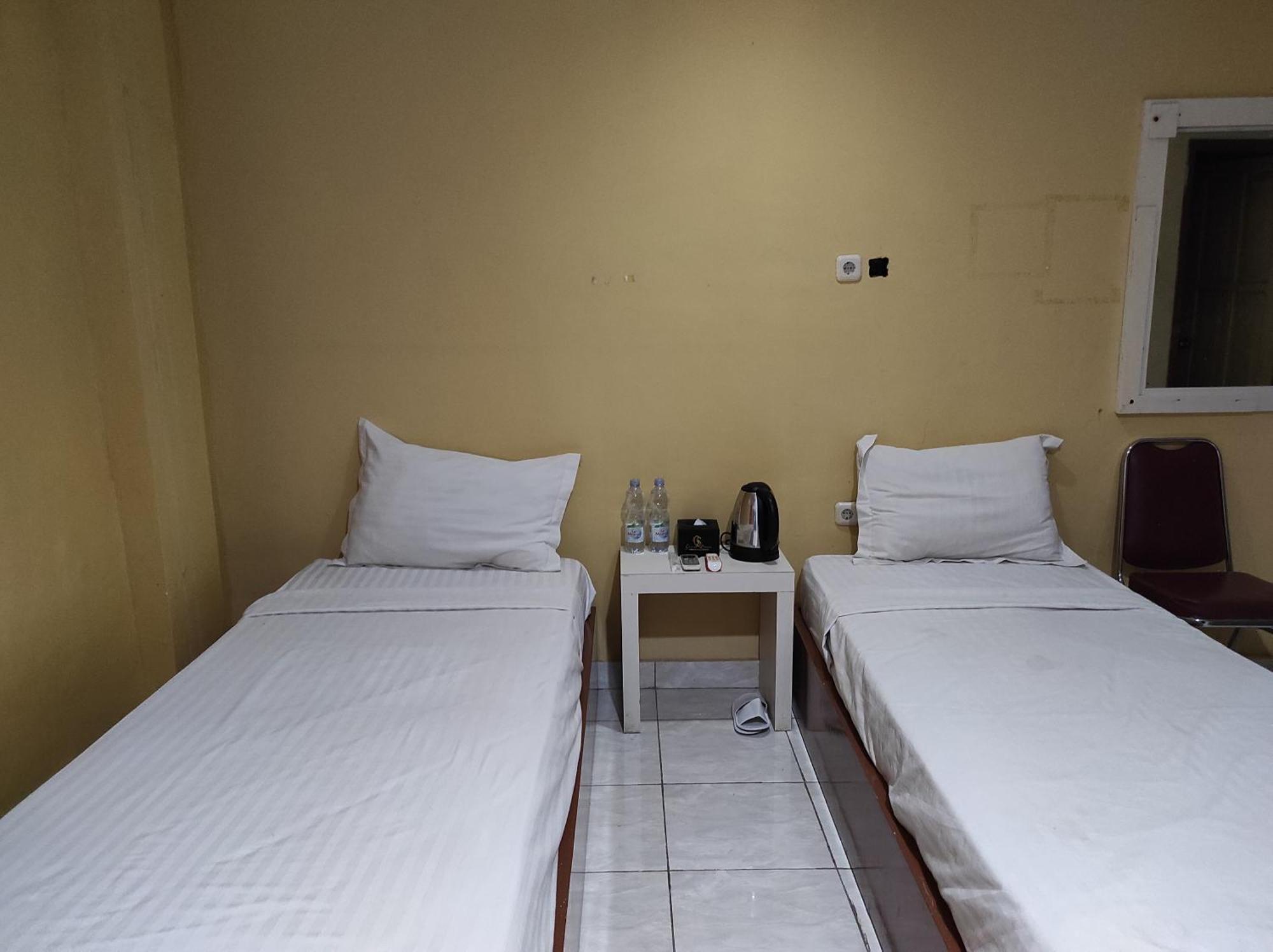 Oyo 93411 Syariah Hotel Tomborang Karema Buitenkant foto