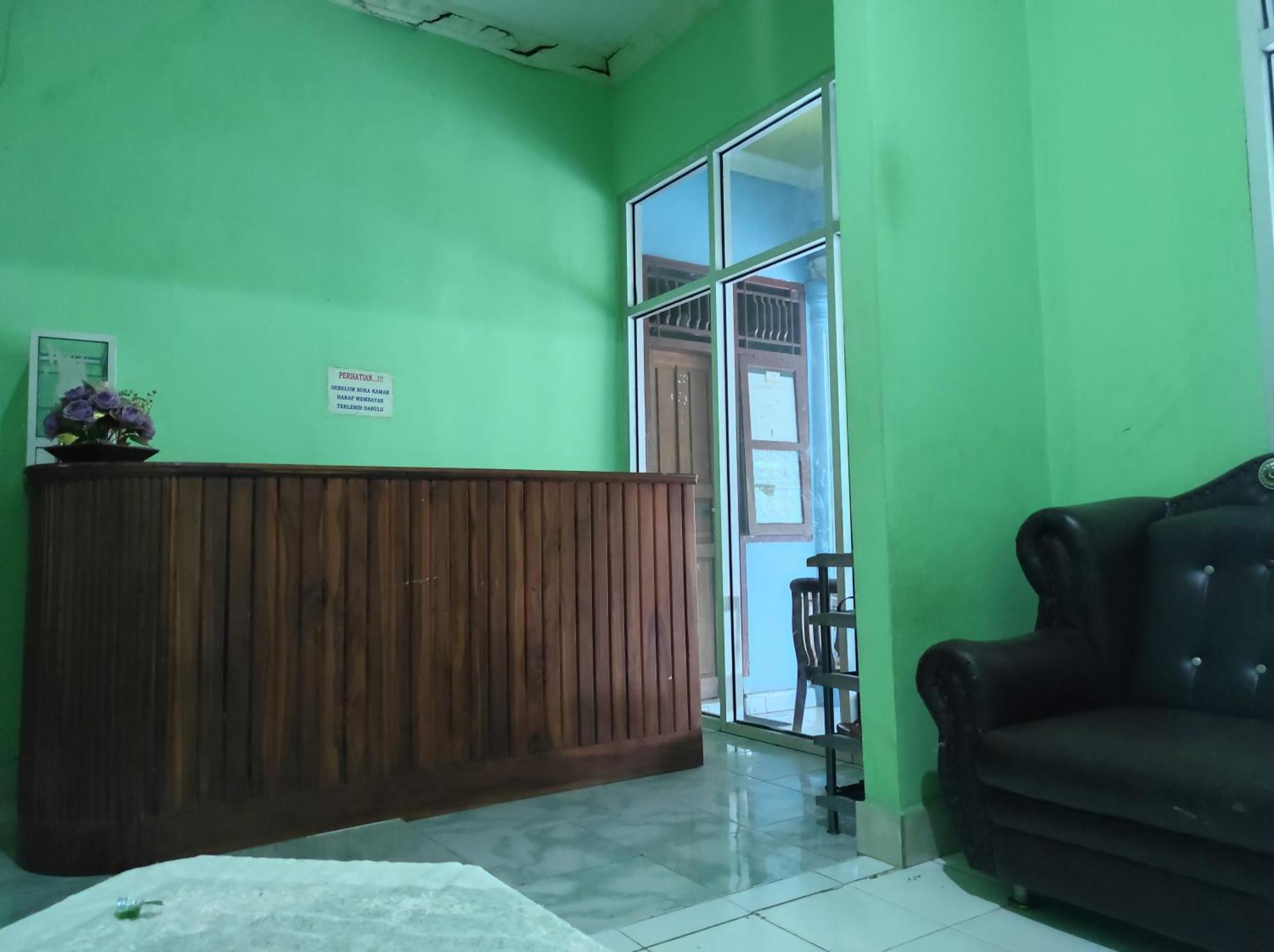 Oyo 93411 Syariah Hotel Tomborang Karema Buitenkant foto